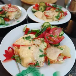 Картошка с мясом под помидорами с сыром