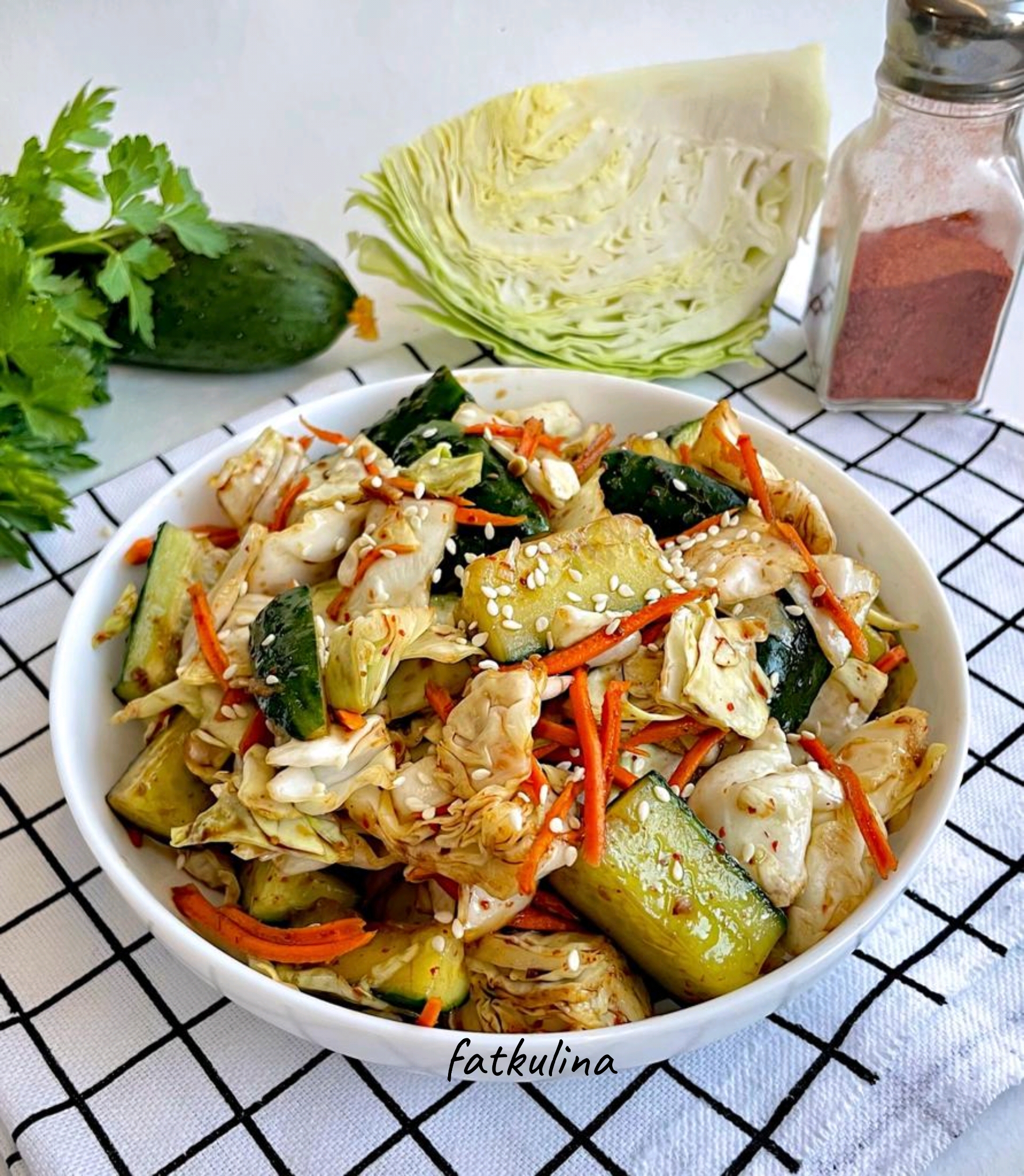 Салат с капустой и огурцом по-корейски