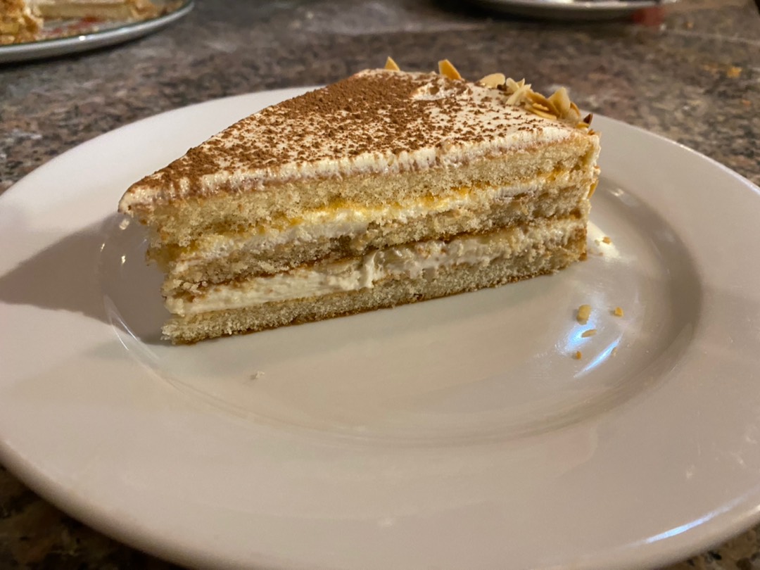 Тортик за 30 мин с миндалем и банановой начинкой