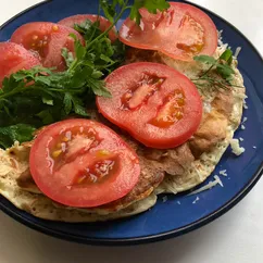 Овсяноблин с сыром, помидорами и зеленью