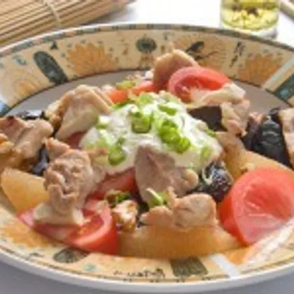 Легкий салат с курицей, фруктами и овощами «Изысканный»