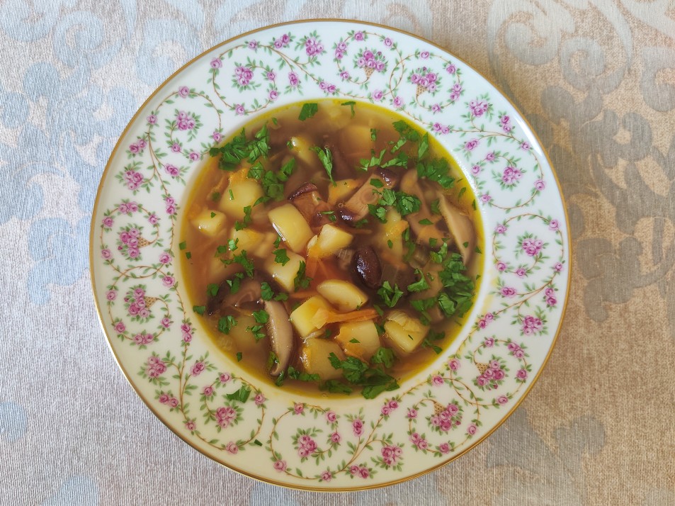 Овощной суп с шиитаке
