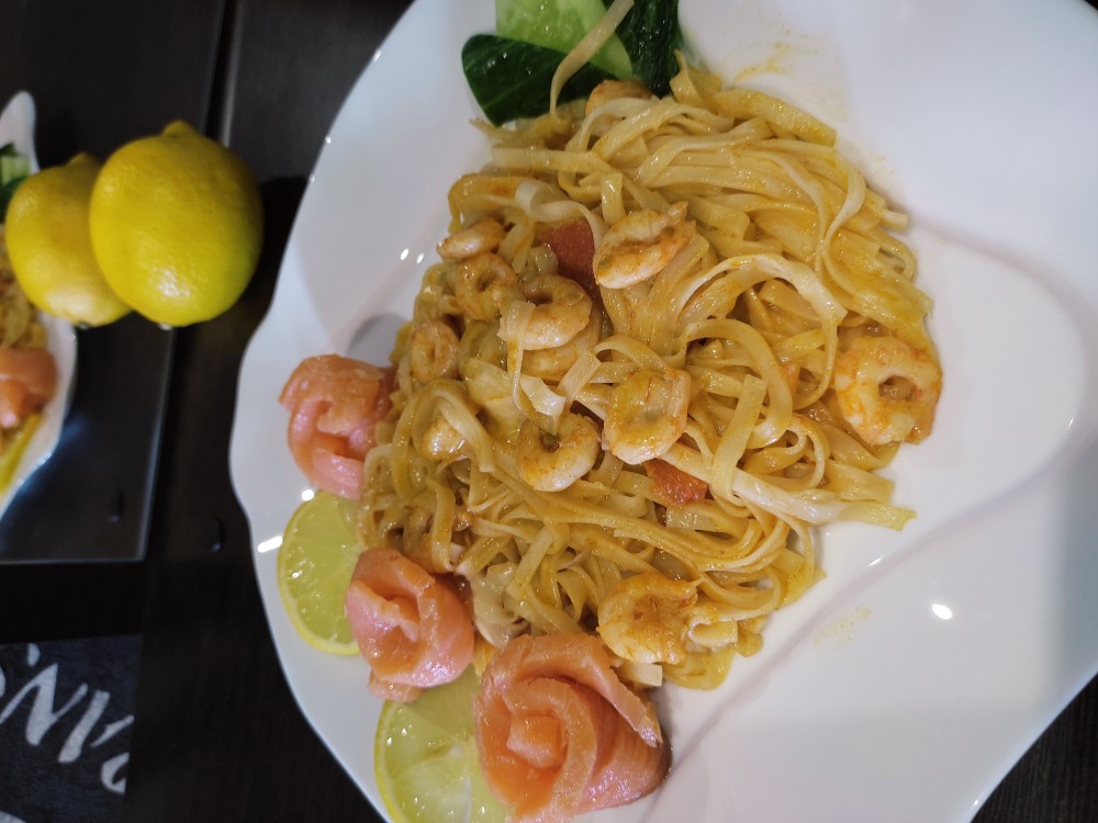 Креветка с помидорами и в сливочном соусе🍣