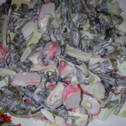 Салат из крабовых палочек с морской капустой