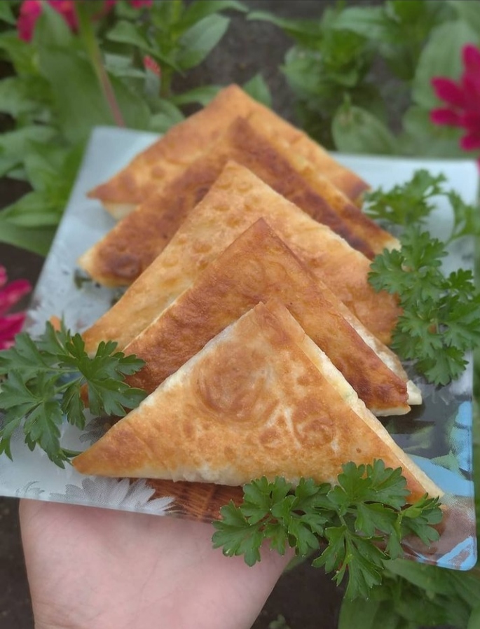 Лаваш с сыром и яйцом