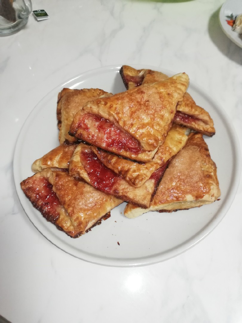 Слойка с клубникой