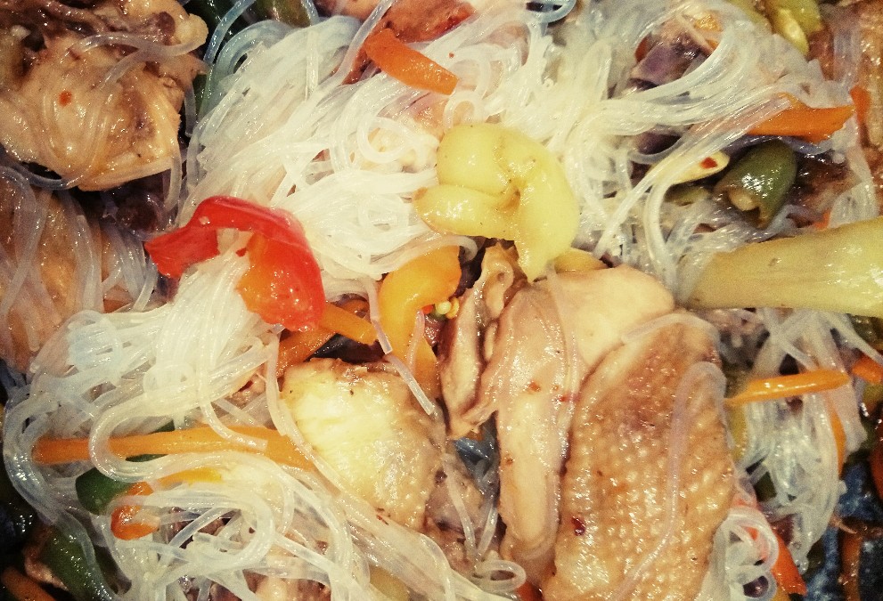 Цыпленок с хрустальной лапшой