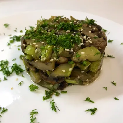 Тёплый салат из кабачка