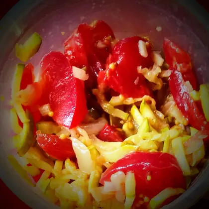 Салат из кабачков с помидором