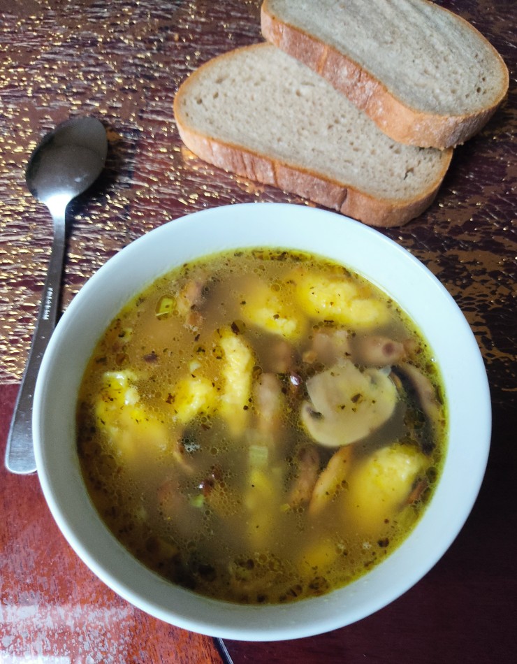 Суп с галушками и грибами