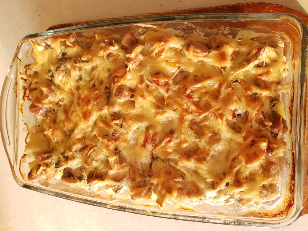 Запеканка куриная под сливочно-грибным соусом