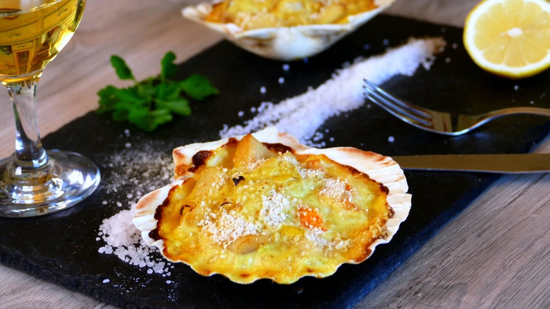 Запечённые морские гребешки в раковинах