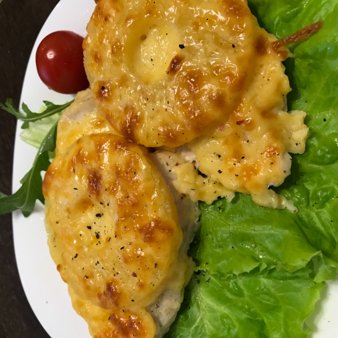 Куриная грудка под ананасово-сырной шубкой