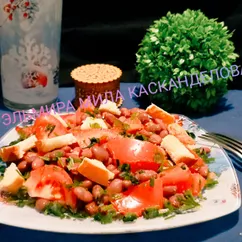 Салат с фасолью и помидорами 