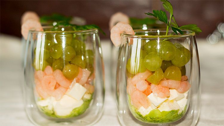 10 невероятно аппетитных салатов с креветками