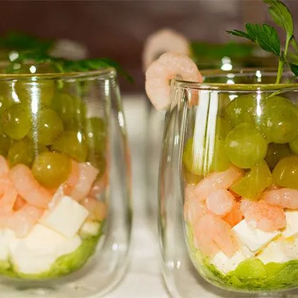 Праздничный слоеный салат с креветками "Изысканный вкус"