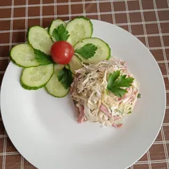 Салат из капусты с огурцами и колбасой