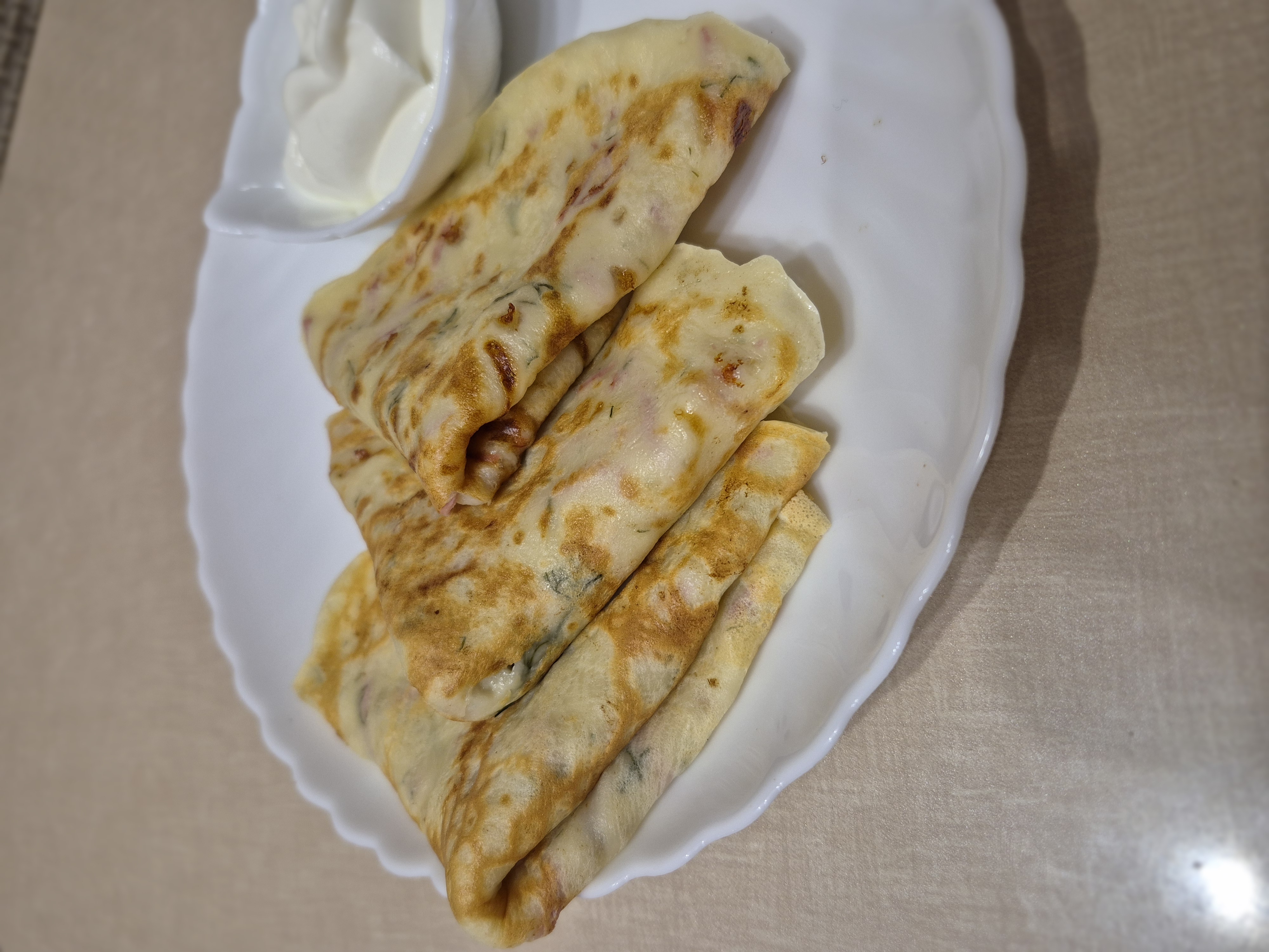 Блины с припеком колбасой и сыром 