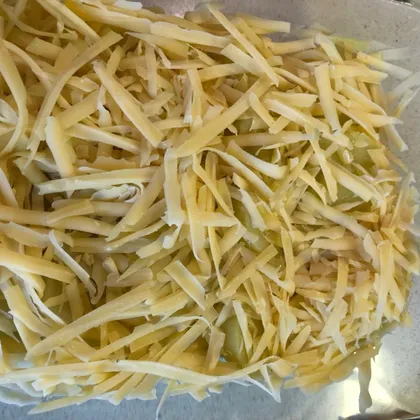 Салат из шампиньонов и картофеля под сырной корочкой