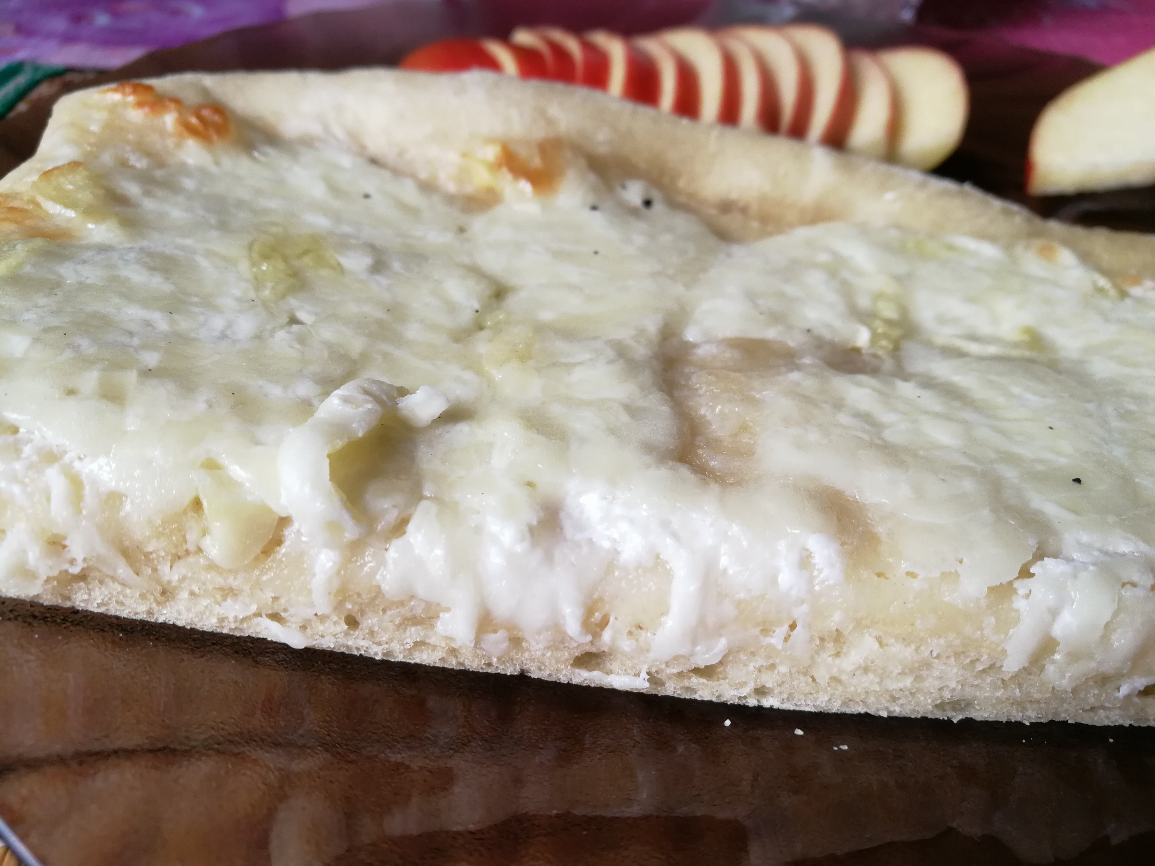 Лепешки с сыром, сметаной и чесноком
