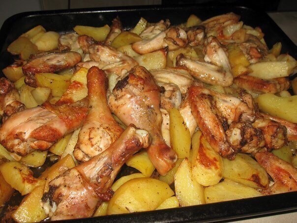 Курица в Сметане в духовке запеченные голени с картошкой