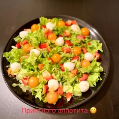 Лёгкий салатик🥗с моцареллой