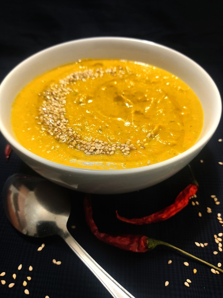 Овощной суп-пюре с горошком, артишоками и морковью