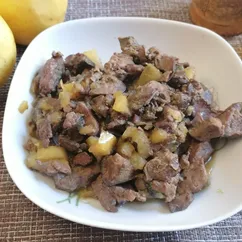 Печень с медом и яблоками