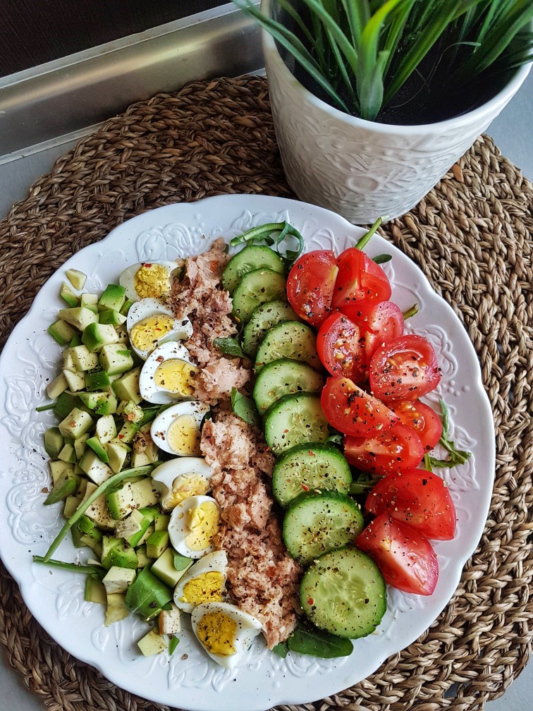 Кобб-салат с индейкой, сыром и горчичной заправкой