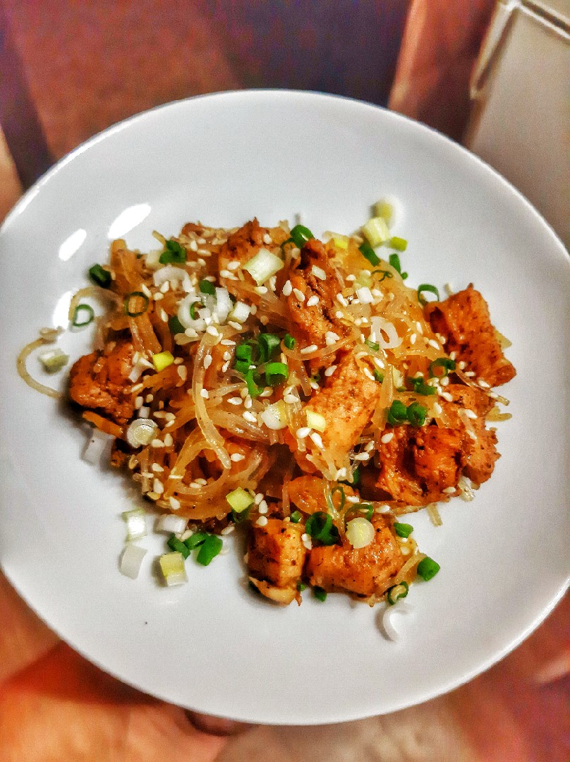 Курочка по-азиатски с фунчозой