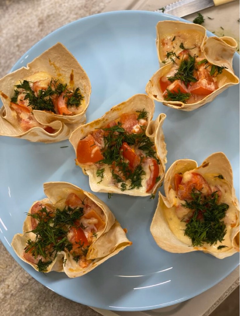 ПП корзиночки из лаваша с помидором и сыром