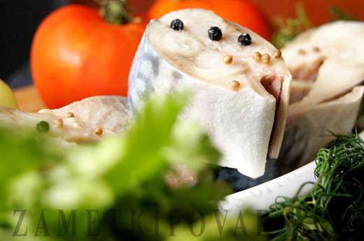 Скумбрия, маринованная в пряностях