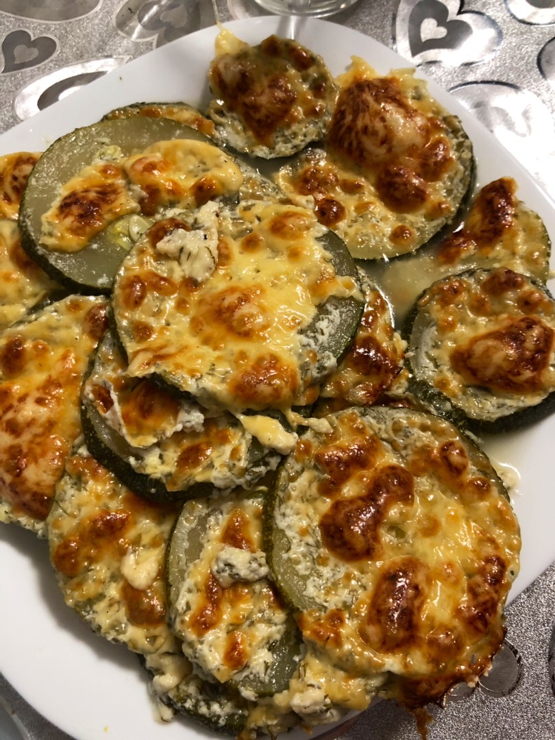 Кабачки под сыром