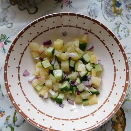 Салат из огурцов с ананасами