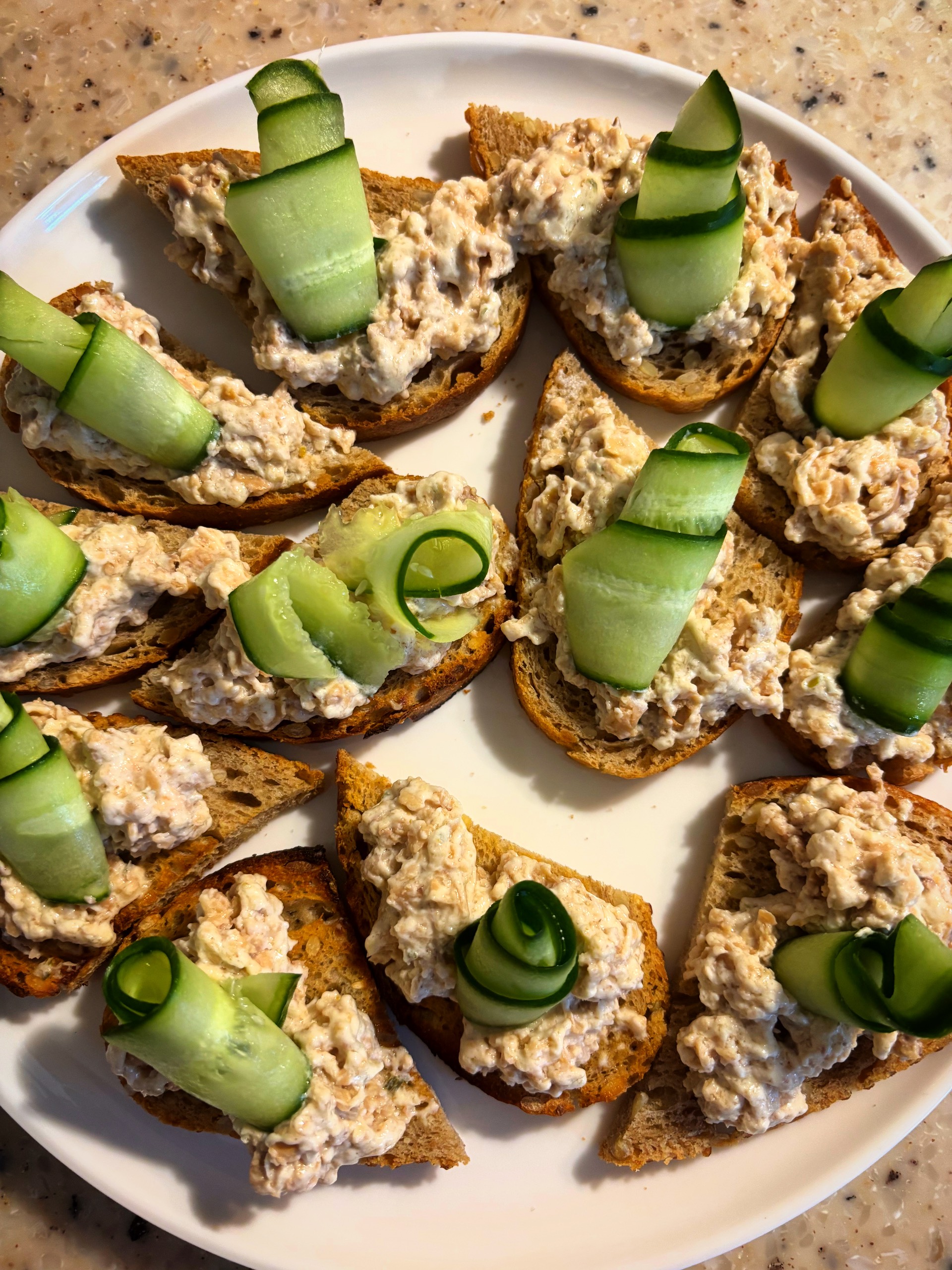 Брускетта с печенью трески