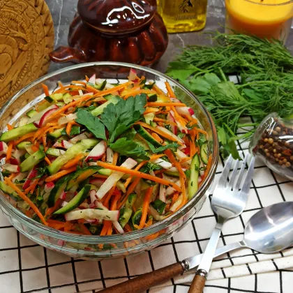 Салат из редиса, огурцов и моркови