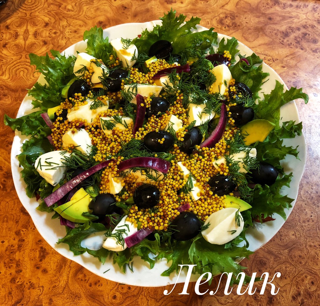 Салат из листьев салата – рецепт диетического блюда