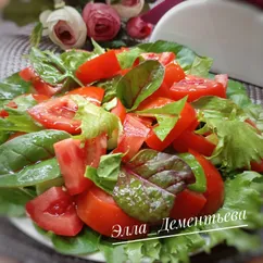 Салат с помидорами