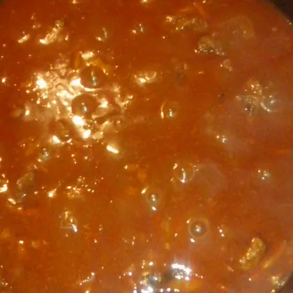 Поджарка из говядины с овощами в томатном соусе с гречей