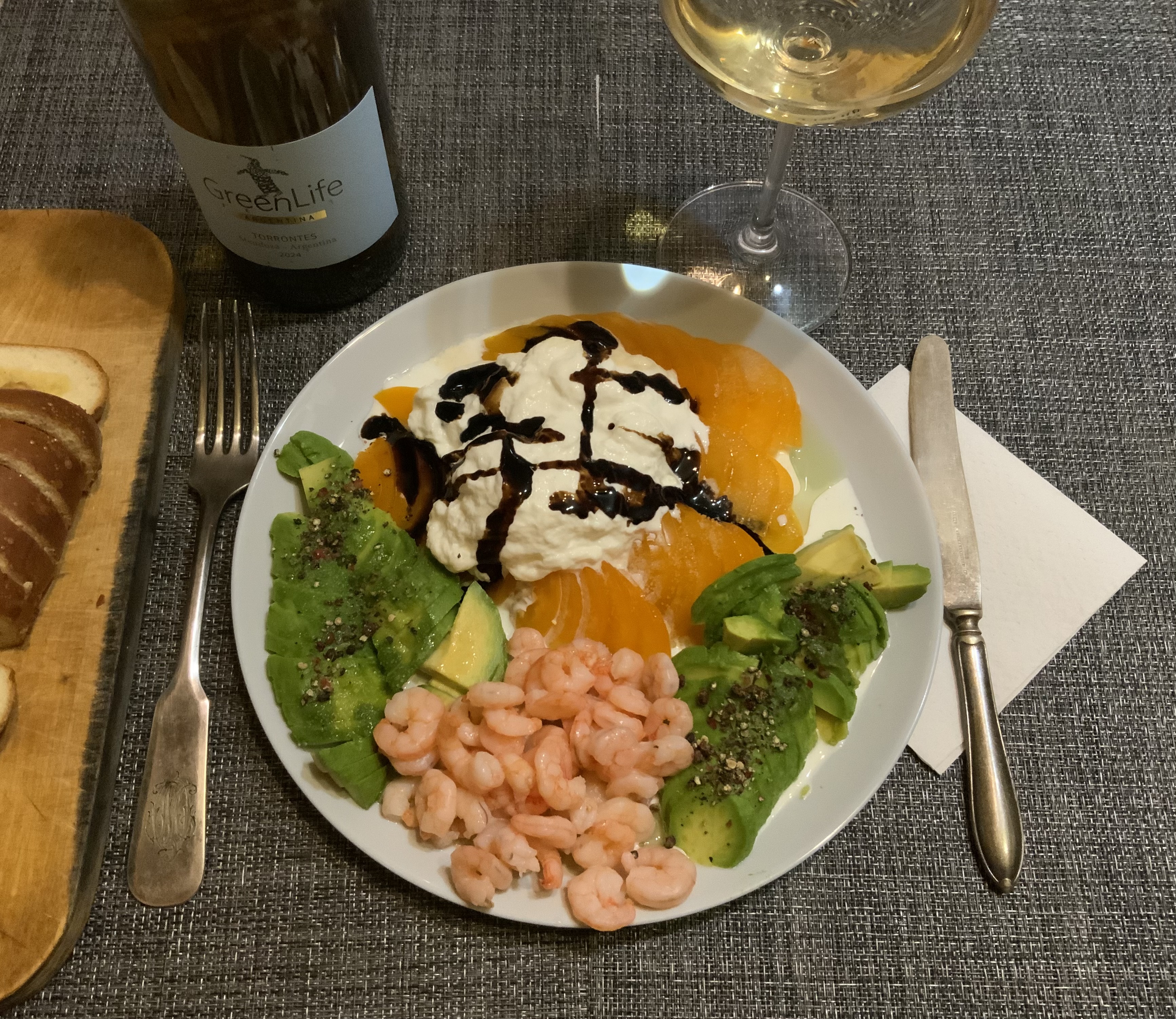 Закуска из томатов с сыром страчателла