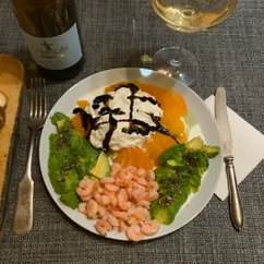 Закуска из томатов с сыром страчателла