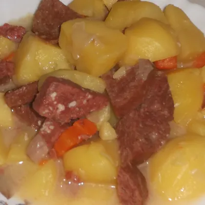Картофель по-крестьянски с колбасой