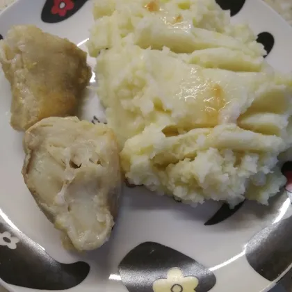 Жареный хек с картофелем-пюре