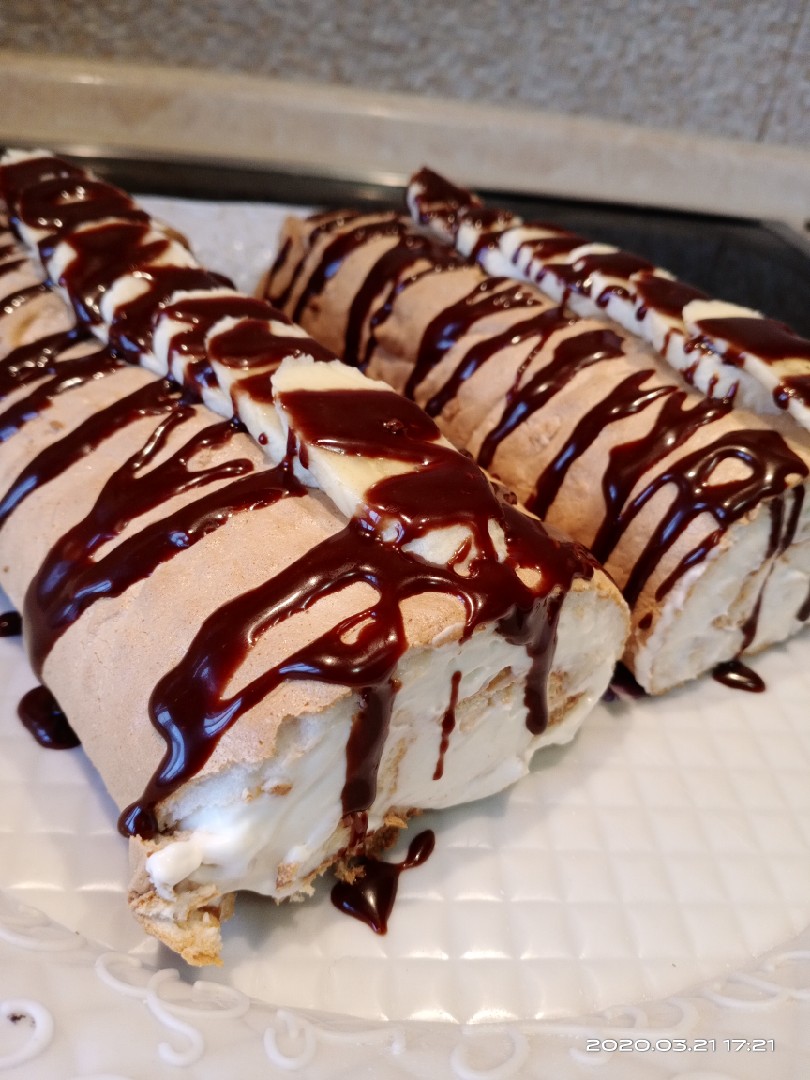 Меренговый рулет