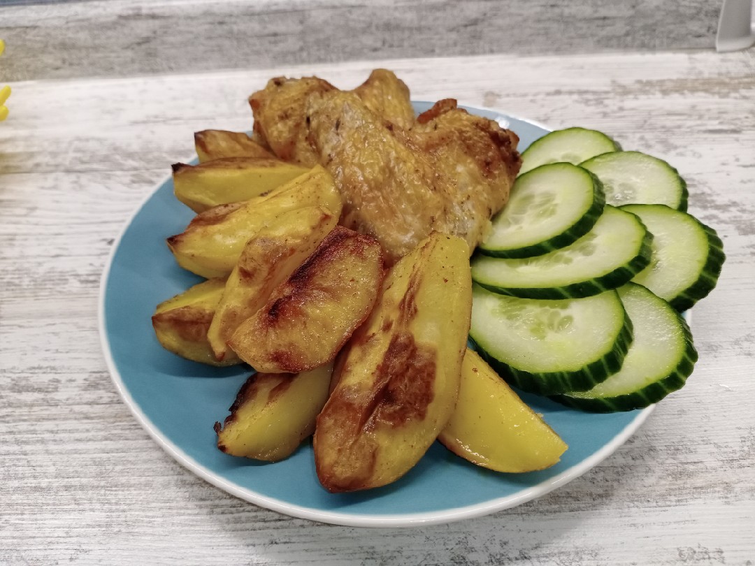 Картофель, запечённый с крылышками