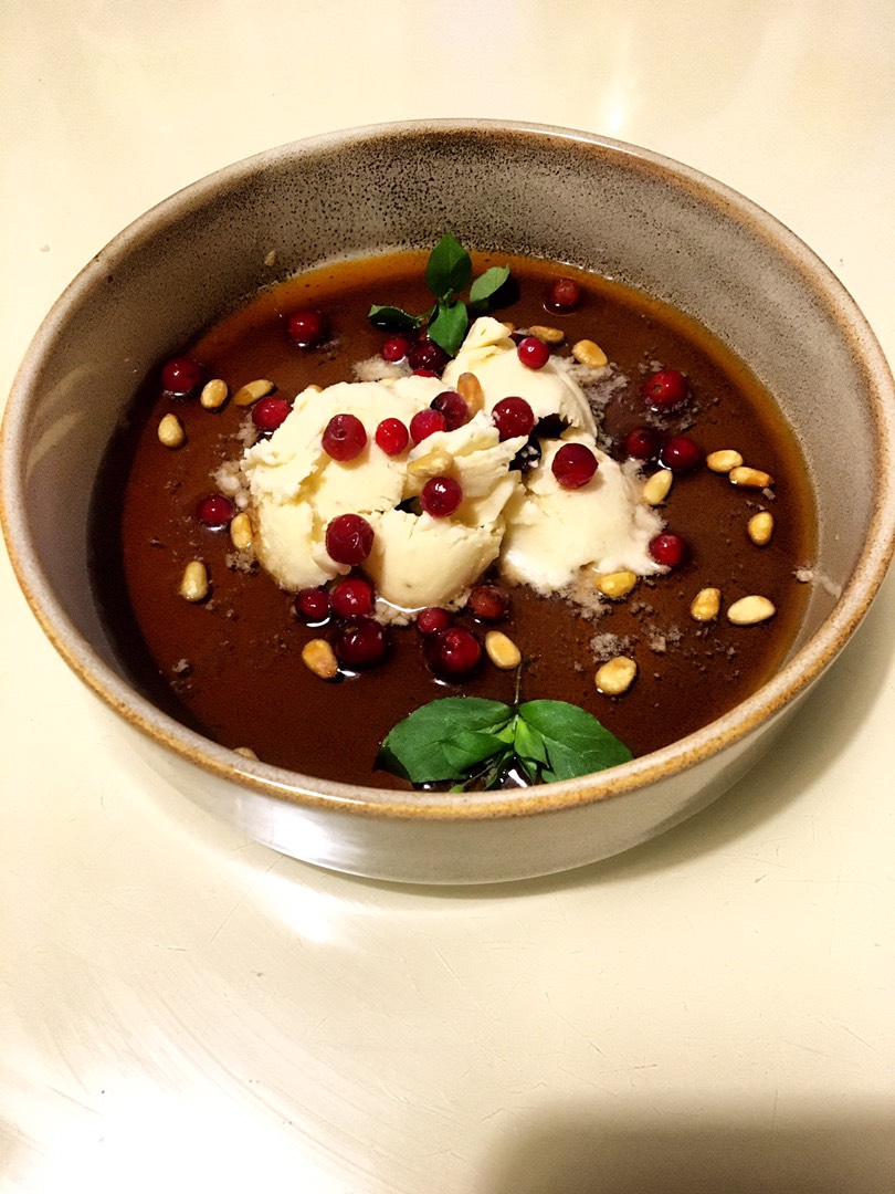 Мороженое с горгонзолой и ореховым ликером