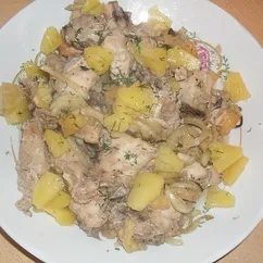 Курица с ананасами