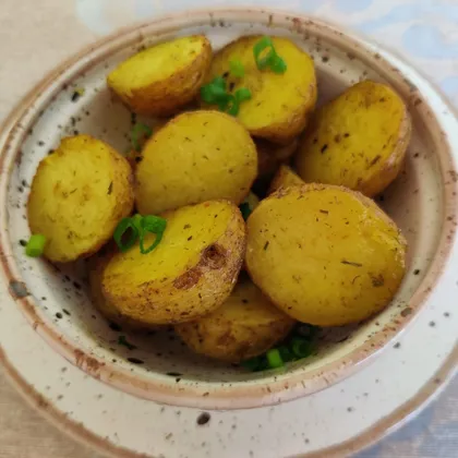 Молодой картофель, запечённый в духовке