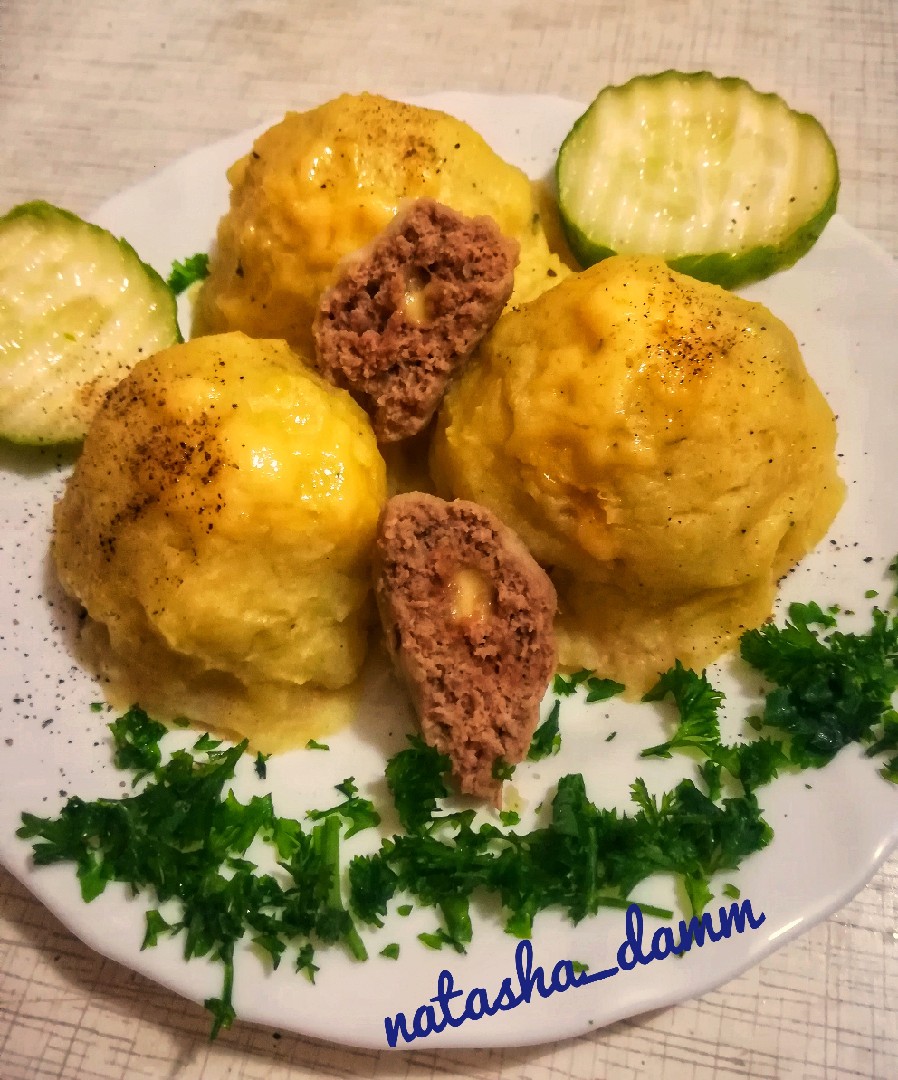 Картофельные шарики с мясом и луком