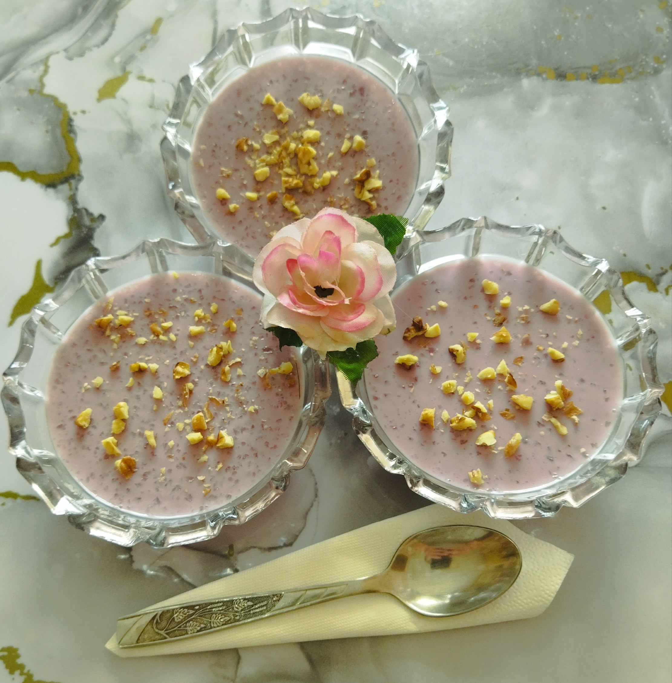 Суфле из ряженки с вареньем и орехами